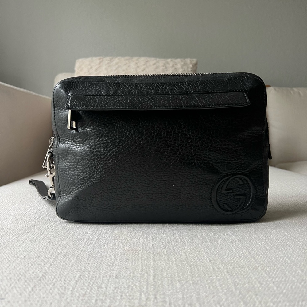 Gucci pebbled leather wrislet